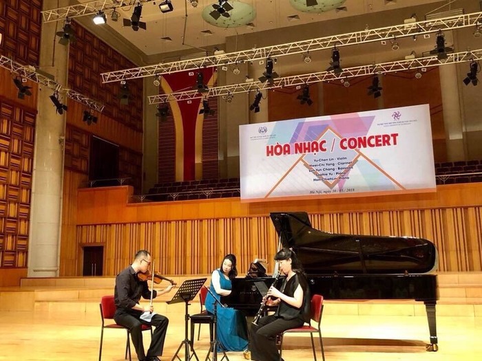 音樂系教師於越南國家音樂院(Vietnam National Academy of Music)演奏廳演出Image